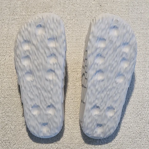NEW Adidas Adilette 22 Women's Slides Size 8.5 White Minimalist Streetwear Avant - Picture 6 of 9